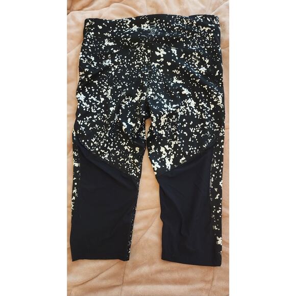 UA Fly Fast WOMENS (Pre Loved) Capri -- Size Large Black and White Polka Dot - Picture 2 of 4